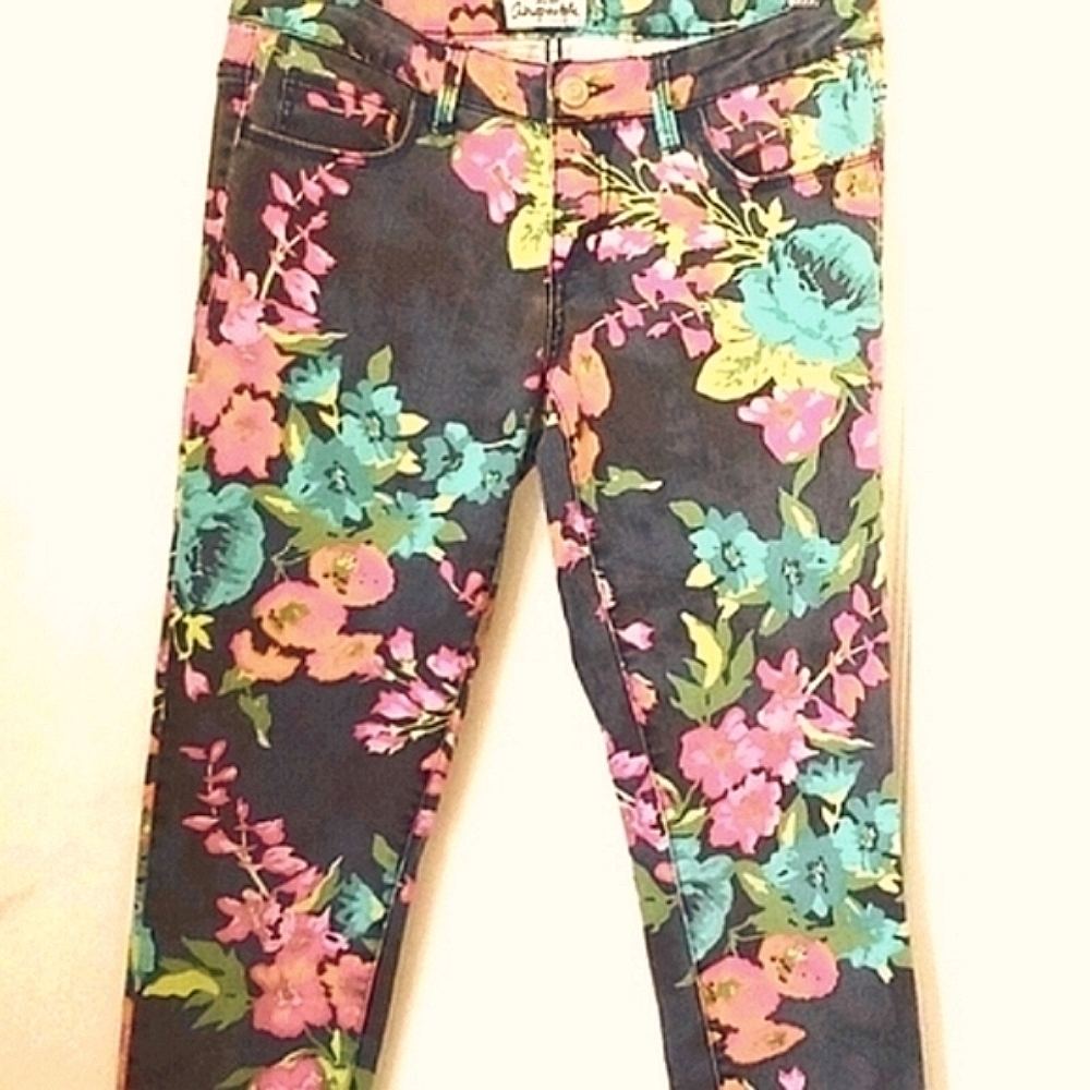 Aeropostale floral Print Ultra skinny jeans.   Size 5/6